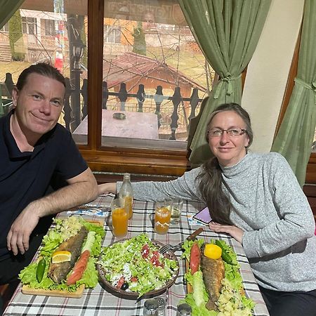 Къща За Гости Динас Zmeitsa エクステリア 写真